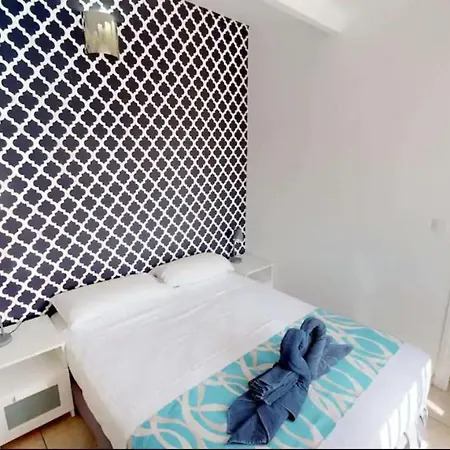 Bahamas Private Heated Pool Close To Town. Villa