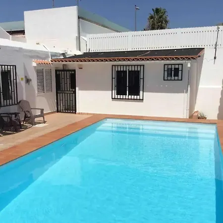 Bahamas Private Heated Pool Close To Town.