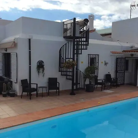 Bahamas Private Heated Pool Close To Town. Villa *